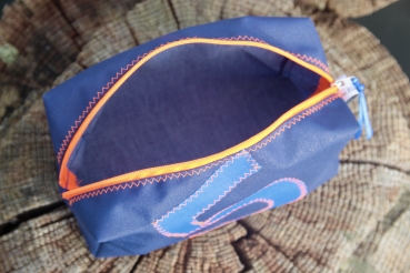 Kosmetiktasche blau eckig mit Zahl